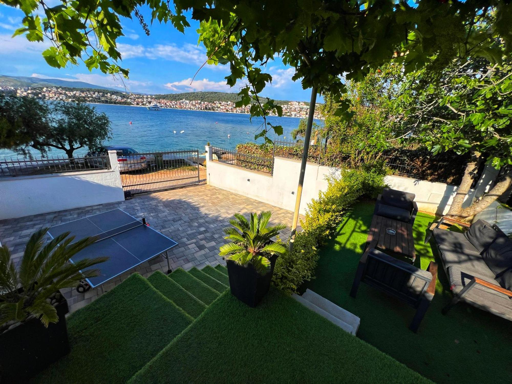 Beach Holiday Home With Private Jacuzzi & Parking تروغير المظهر الخارجي الصورة